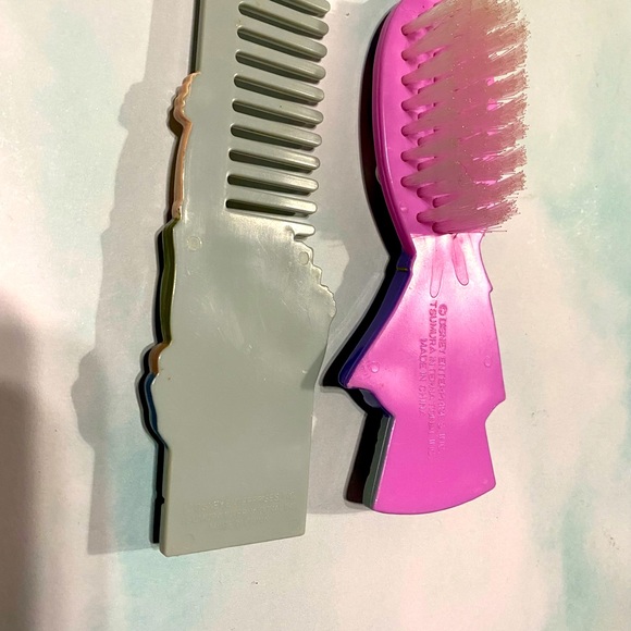 DISNEY VINTAGE 1996 THE HUNCHBACK OF NOTRE DAME ESMERALDA BRUSH & QUASIMODO COMB - Picture 8 of 8